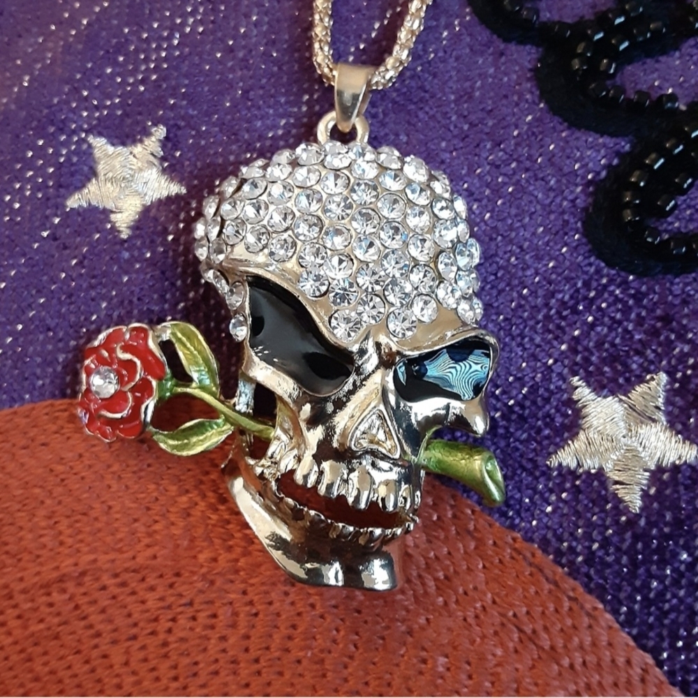 Skull Red Rose Crystal Rhinestone Necklace Halloween New - Picture 1 of 5